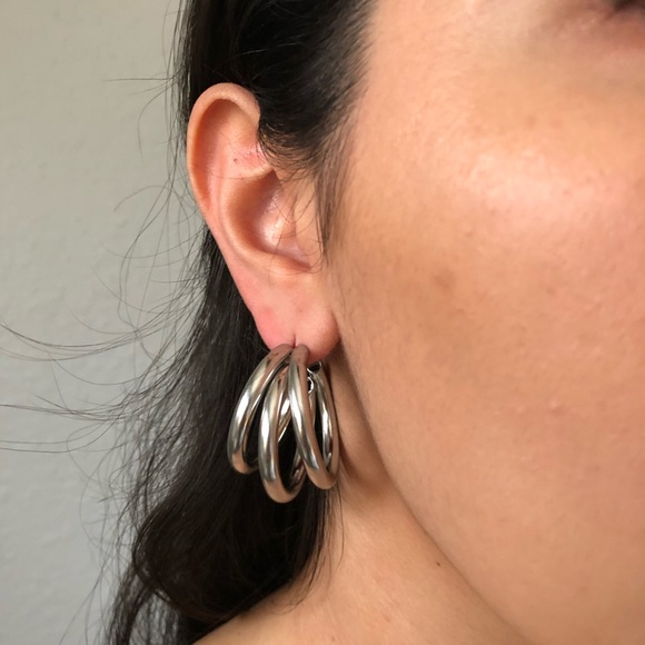 TRILLIZA Hoop Earrings in Luna/Silver 🍡 - Picture 2 of 3